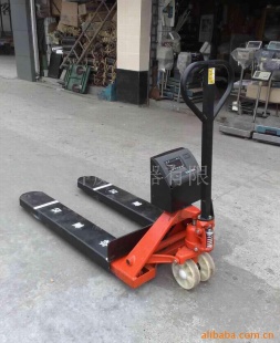 液压叉车