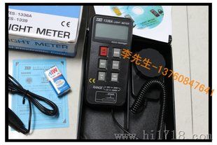 台湾泰仕TES-1336A记忆式照度计