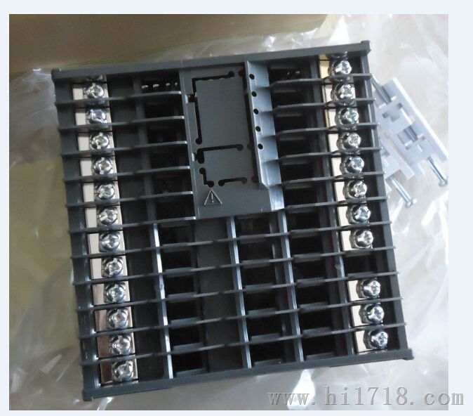 UT35A-001-10-00温度控制器